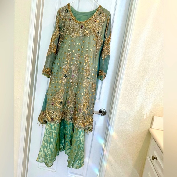 3 Piece Pakistani/Indian Sharara Outfit - Picture 2 of 8